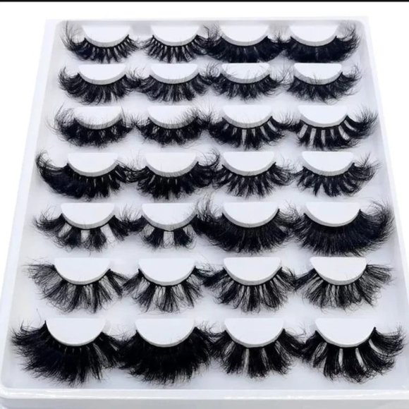 100% FLUFFY 14 PAIR MINK LASHES. DIFFERENT SETS OF LASH BOOKS, IT CAN BE RE-USED - Picture 5 of 5